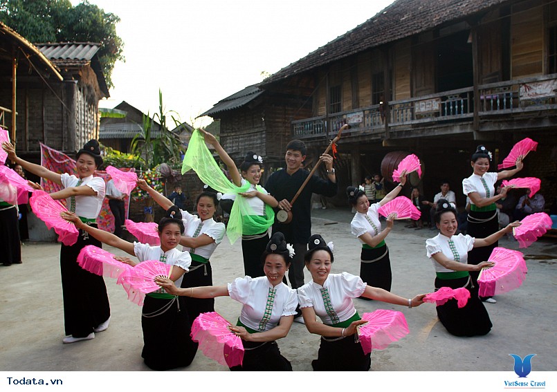 Nghê Thuat Xòe Thái Ở Yên Bái